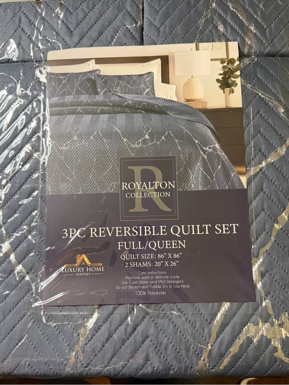 Full/Queen Reversible Quilt Set in Blue